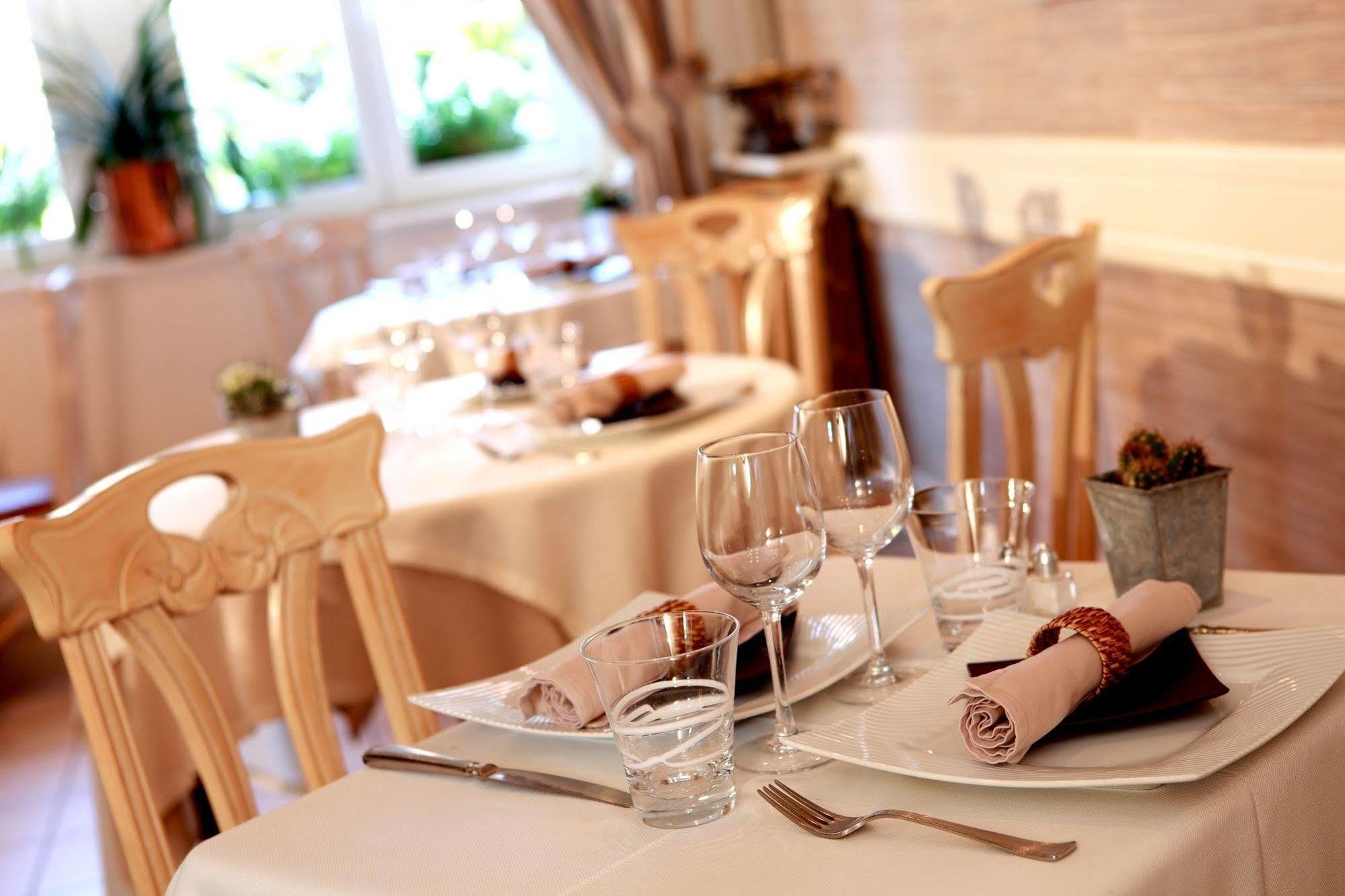 Hotel Logis Burnel Et La Cle Des Champs Rouvres-en-Xaintois Zewnętrze zdjęcie