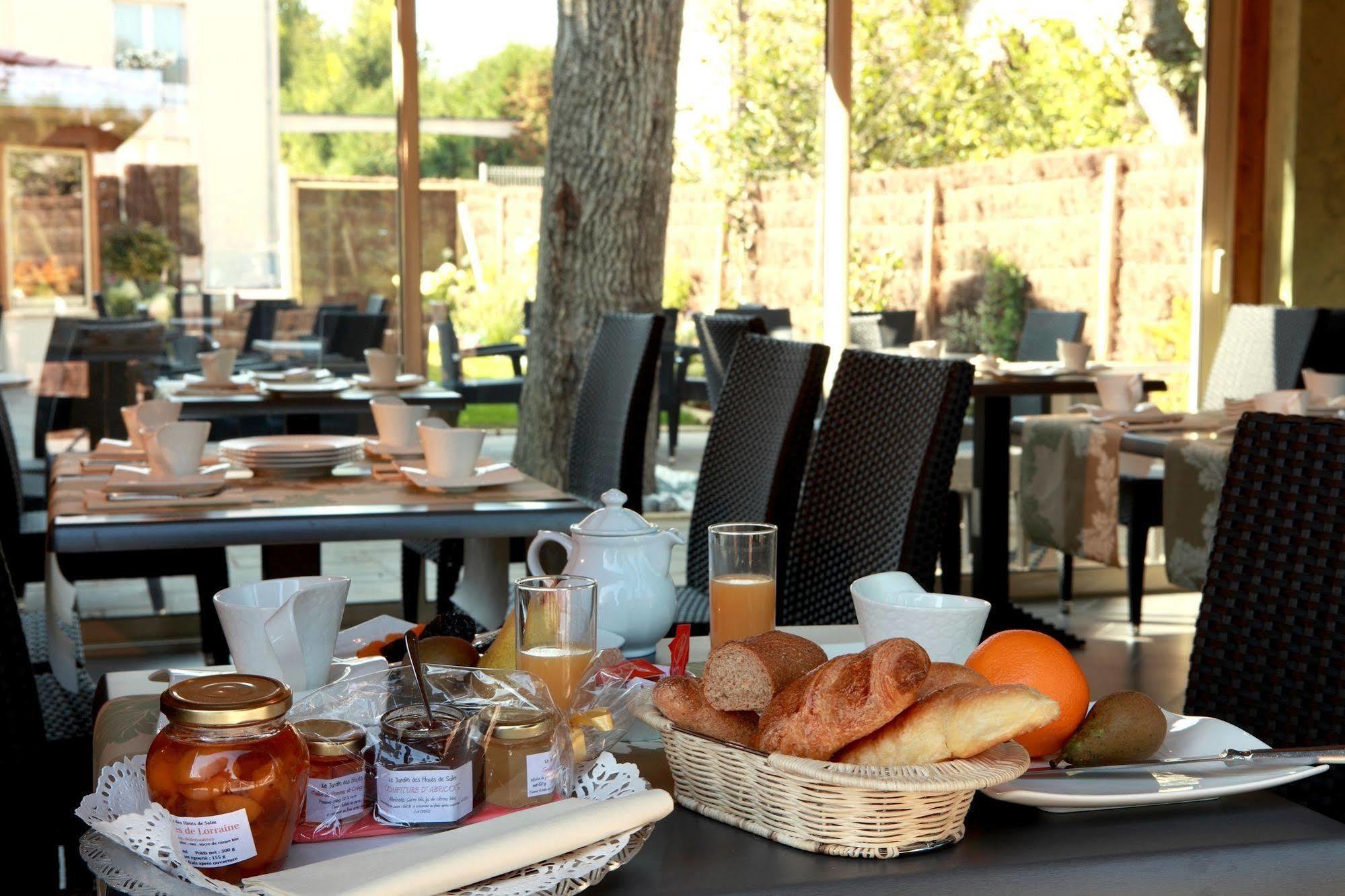 Hotel Logis Burnel Et La Cle Des Champs Rouvres-en-Xaintois Zewnętrze zdjęcie