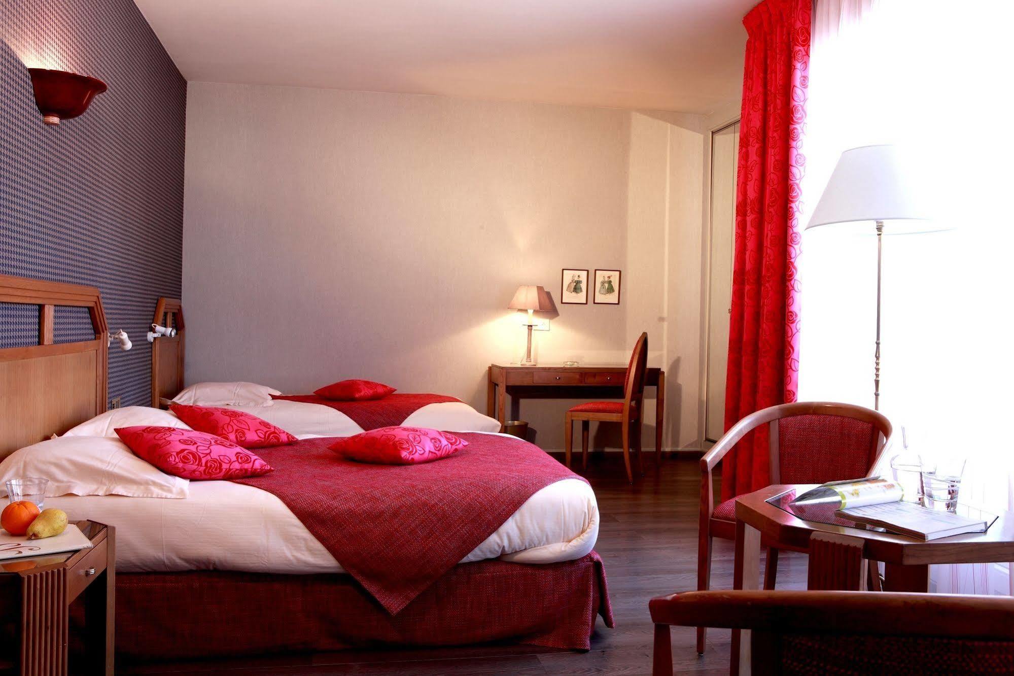 Hotel Logis Burnel Et La Cle Des Champs Rouvres-en-Xaintois Zewnętrze zdjęcie